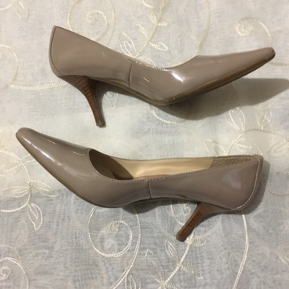 Shoe - Picture 3 of 4